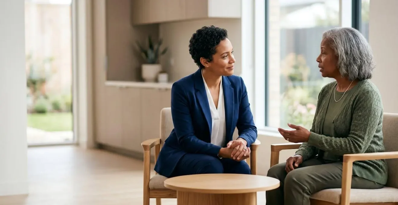 Discussion approfondie entre un patient et un professionnel de santé dans un environnement médical calme et rassurant
